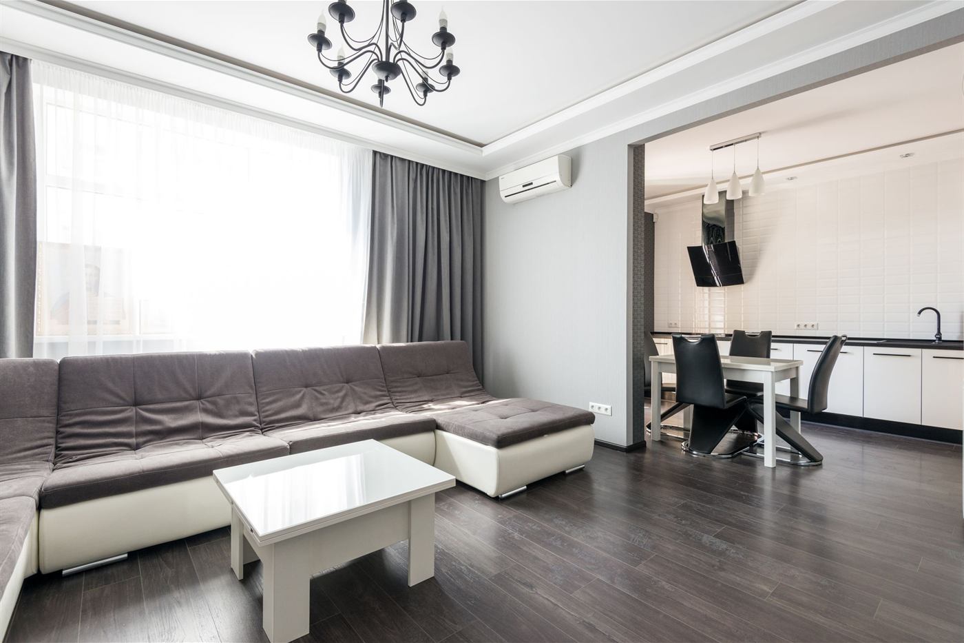 Salón de una vivienda de obra nueva luminosa
